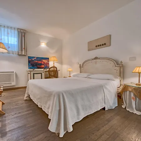 Готель Palazzo Mosco - Dimora Storica 4*